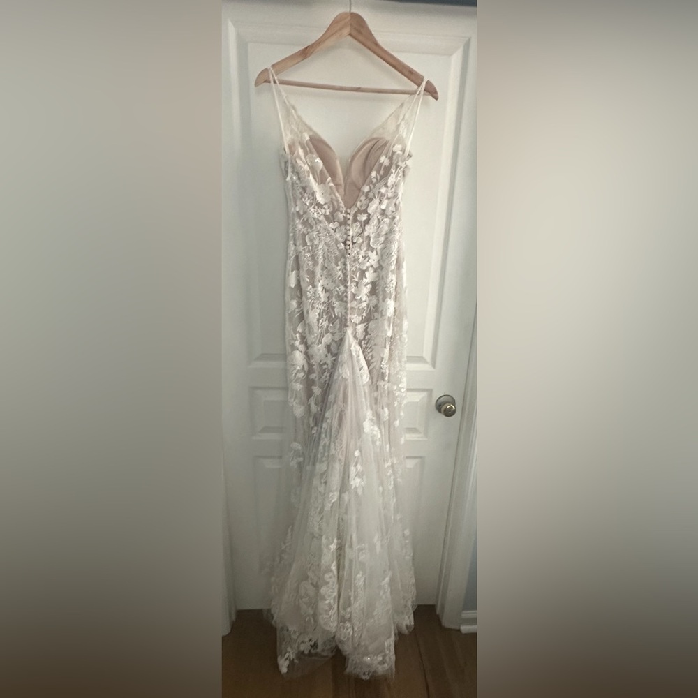 New Lace Fit & Flare Bridal Gown – Size 6 – Ivory over Dark Champagne - Picture 6 of 7